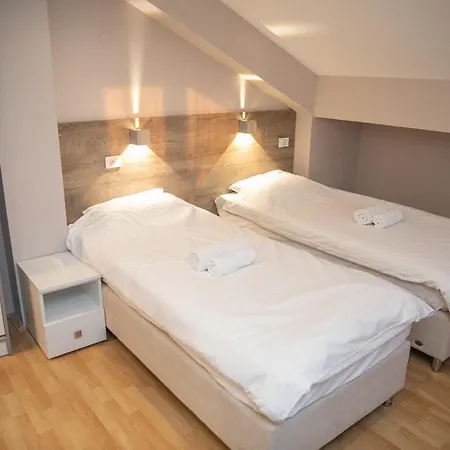 酒店 Dijana 皮罗特